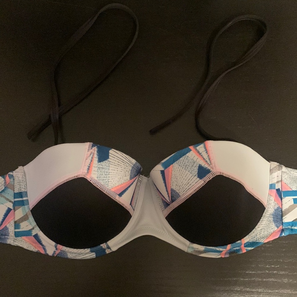 VS The “Flirt Bandeau”